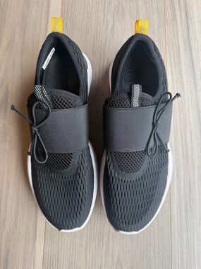 Sorel Women's Black/White Kinetic Impact Strap Sneakers Size 8.5